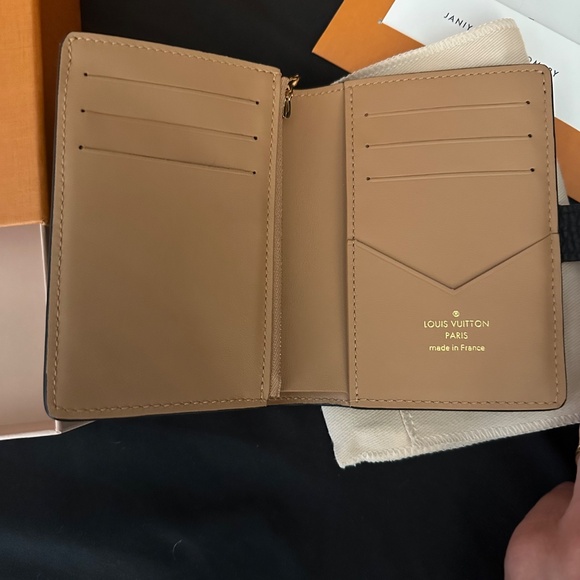 Brand New Authentic On My Side MM Louis Vuitton & Matching Wallet - Picture 11 of 11